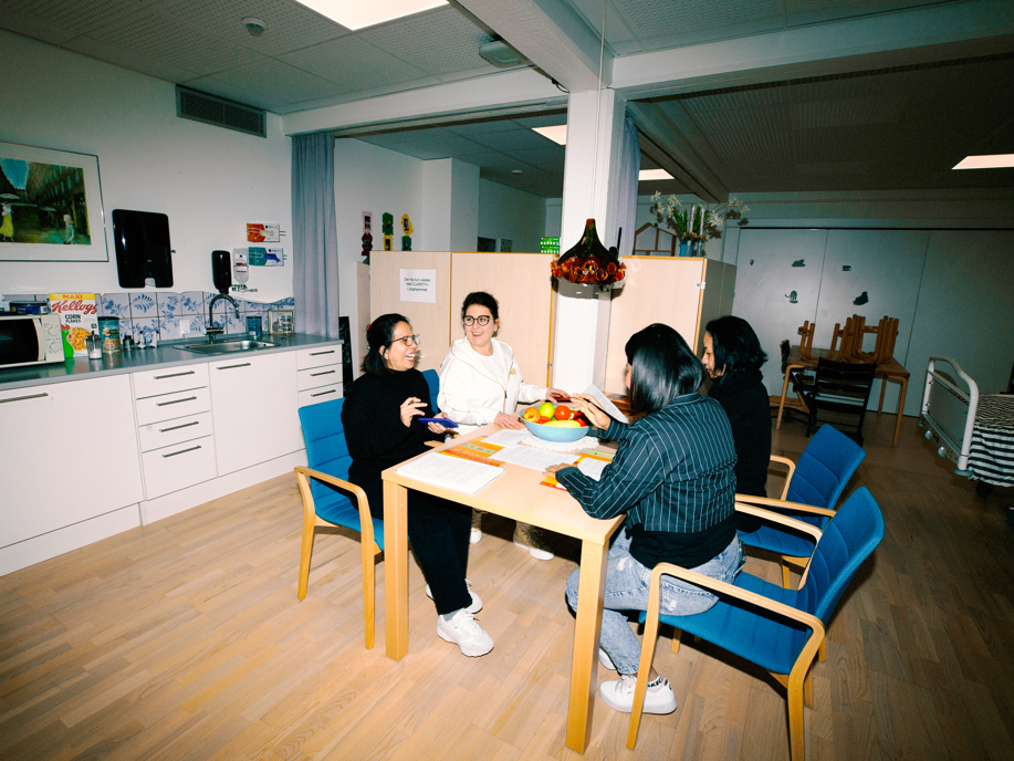 Teammøde over opgavefordelingen,Rengøringstekniker, lærlinge, rengøringsteknikeruddannelsen, erhvervsskole.