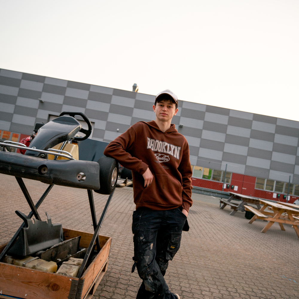 elev der tå foran et værksted på skolen, GF1, grundforløb, erhvervsuddannelse, erhvervsskole, uddannelse, elev